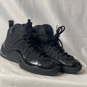 "PRE-OWNED" *RARE FIND* BOYS SIZE 7 NIKE AIR BAKIN SHOE "BLACKOUT" *WORN ONCE*